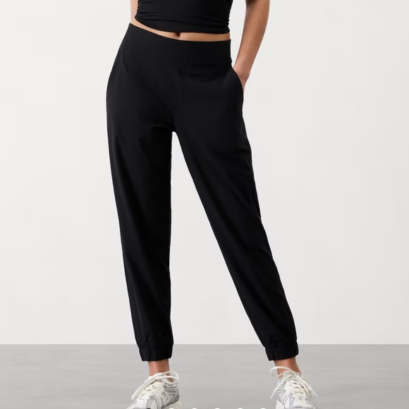 Athleta Pants - Athleta Mid Rise Brooklyn Black Jogger Pants Pockets Outdoor Women’s Sz 4P